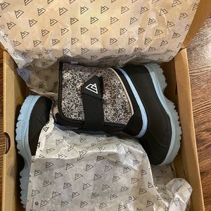 Winter boot for kids size 10 brand new located in rymal rd